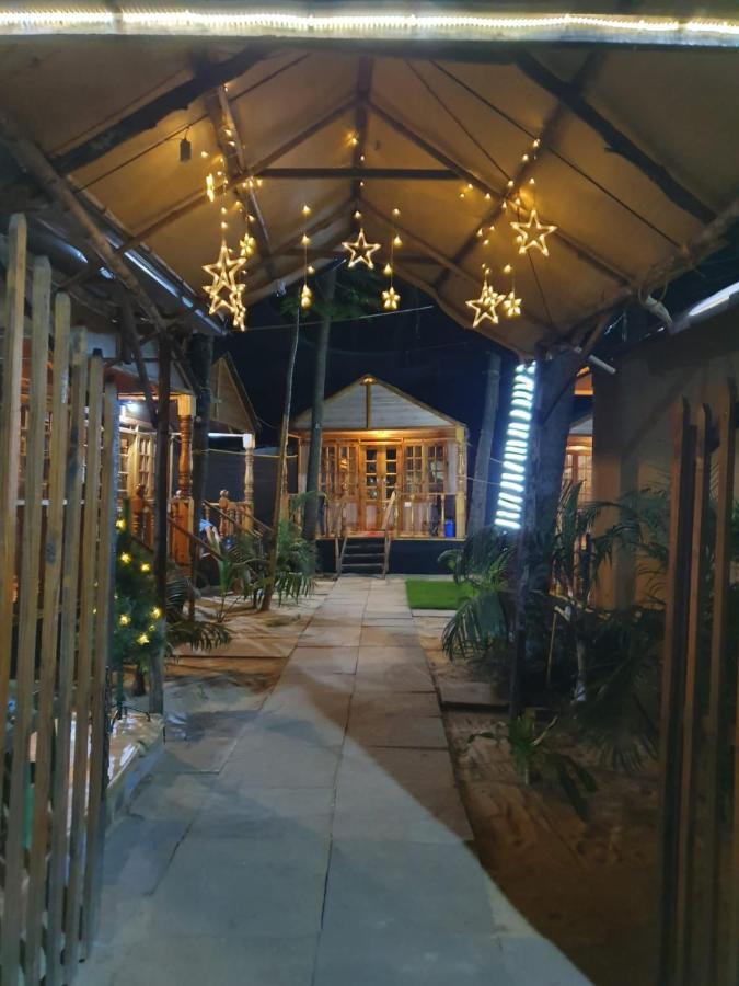 帕罗林 Clara'S Huts酒店 外观 照片